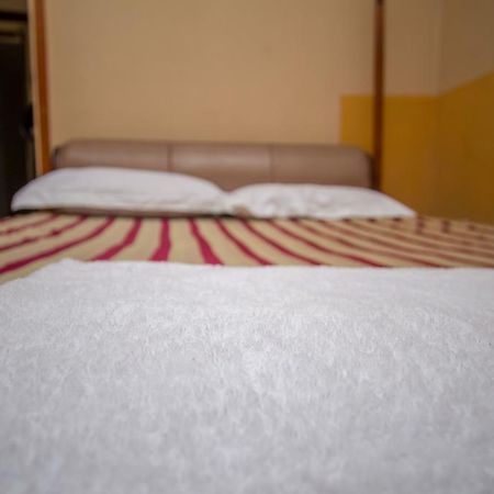 La Grand Chez Johnson Hotel Muyenga カンパラ エクステリア 写真