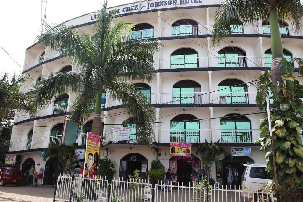 La Grand Chez Johnson Hotel Muyenga カンパラ エクステリア 写真